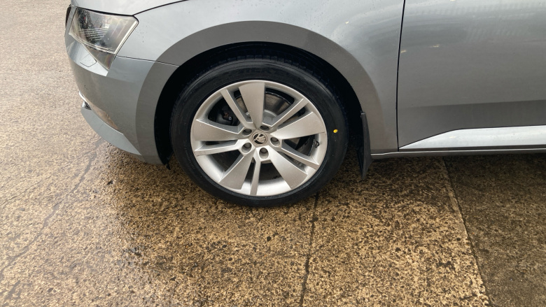 Skoda Superb 1.5 TSI SE L Executive 5dr DSG Petrol Hatchback